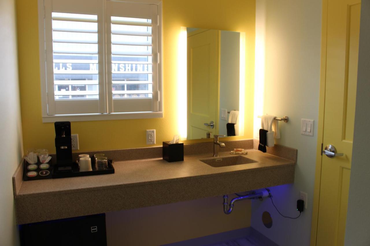 Worthington Of Logan Hotel Bagian luar foto